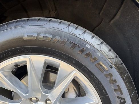 Certified 2025 Chevrolet Suburban Premier image 13