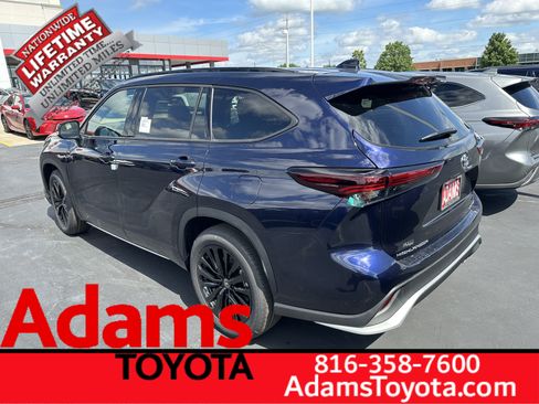 Used 2026 Toyota Highlander XSE AWD/4WD image 3