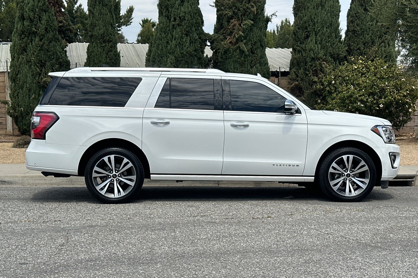 Used 2021 Ford Expedition Max Platinum AWD/4WD image 3