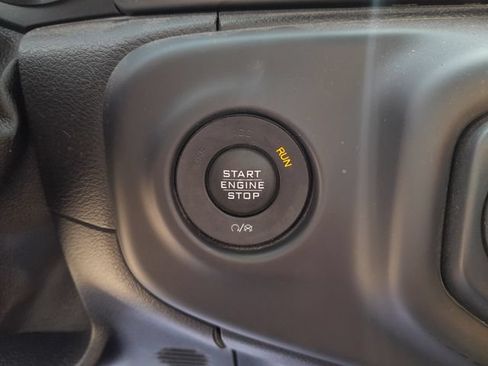 Used 2018 Jeep Wrangler Unlimited Sahara w/ Cold Weather Group AWD/4WD image 19