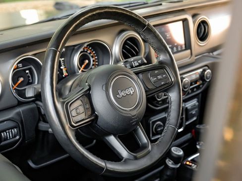 Used 2021 Jeep Wrangler Unlimited Willys image 4