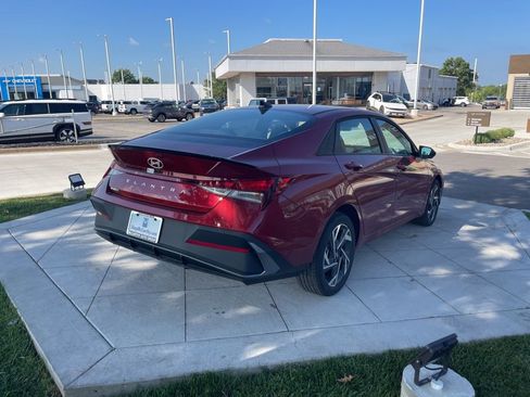 Used 2025 Hyundai Elantra Sport FWD image 5