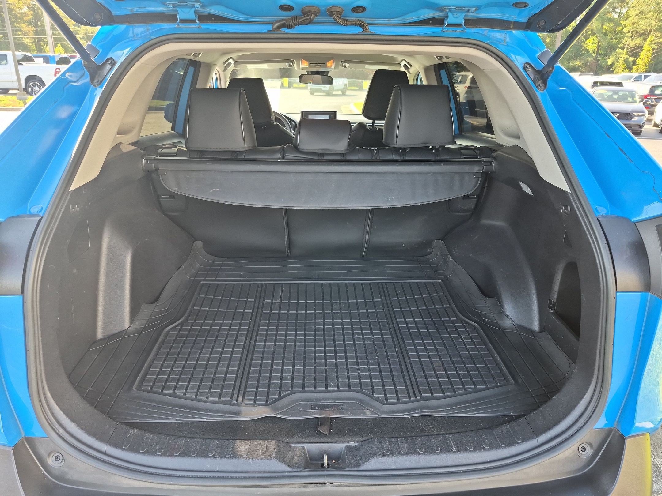 Used 2021 Toyota RAV4 XLE FWD image 19