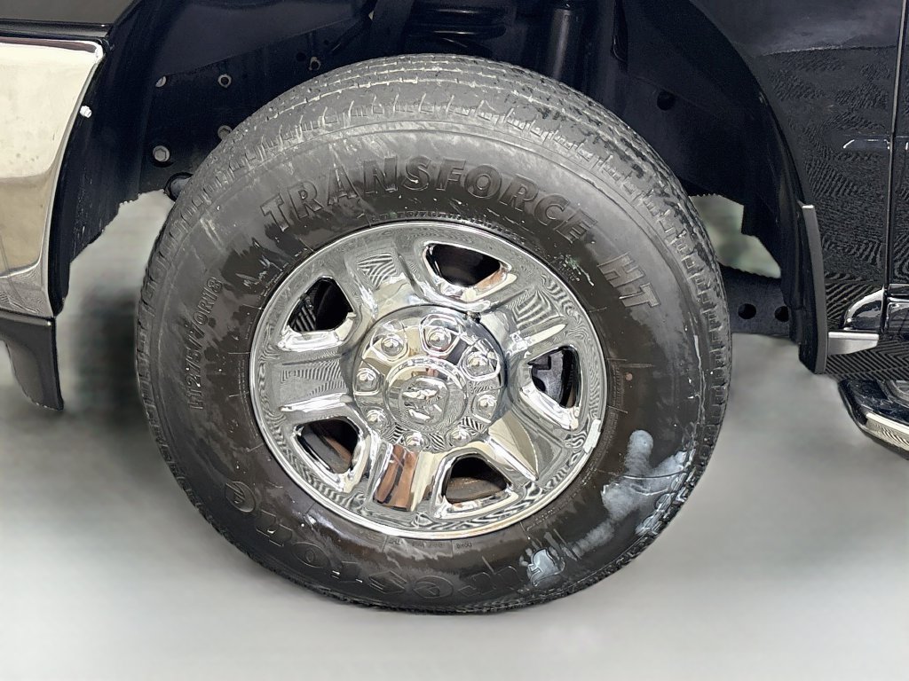 Used 2024 RAM 2500 Tradesman w/ Chrome Appearance Group AWD/4WD image 9