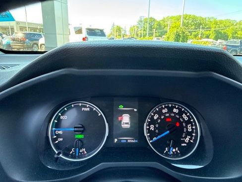Used 2022 Toyota RAV4 LE AWD/4WD image 13