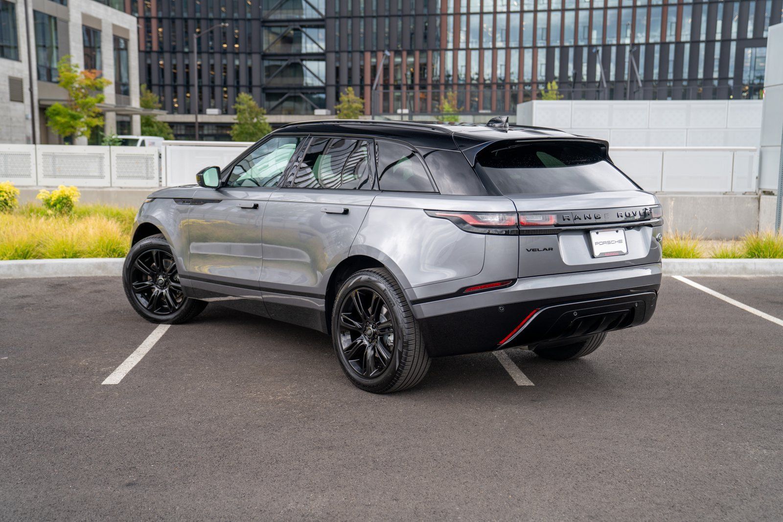 Used 2022 Land Rover Range Rover Velar R-Dynamic S AWD/4WD image 3