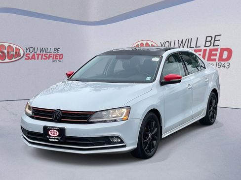 Used 2017 Volkswagen Jetta SE image 4