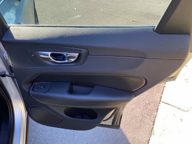 Used 2019 Volvo XC60 T5 R-Design FWD image 35