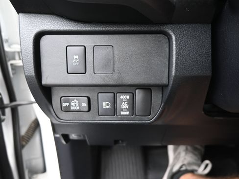 Used 2020 Toyota Tacoma TRD Sport w/ Technology Package RWD image 14