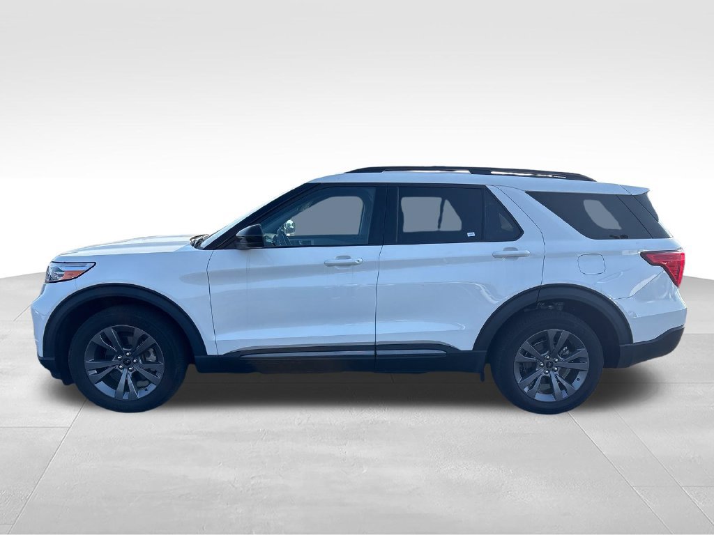 Used 2024 Ford Explorer XLT w/ Equipment Group 202A AWD/4WD image 2