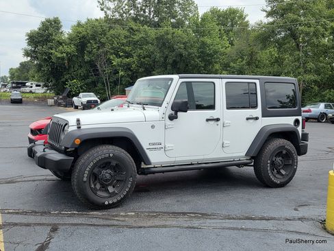 Used 2016 Jeep Wrangler Unlimited Sport w/ Connectivity Group AWD/4WD image 10
