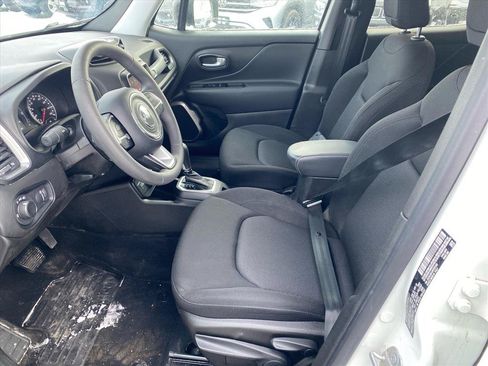 Used 2023 Jeep Renegade Latitude AWD/4WD image 9