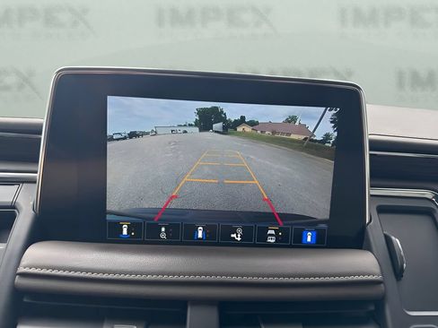 Used 2023 Chevrolet Suburban Z71 w/ Z71 Off-Road Package AWD/4WD image 22