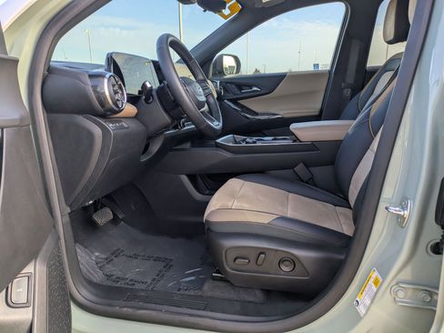 Used 2025 Chevrolet Equinox ACTIV w/ Safety and Technology Package image 12