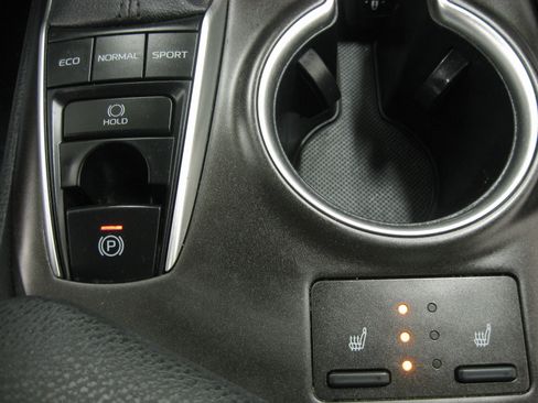 Used 2023 Toyota Camry XLE image 18