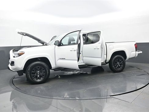 Used 2022 Toyota Tacoma SR5 w/ Technology Package image 34