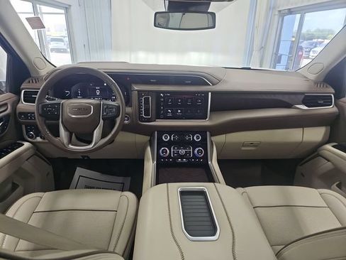 Used 2023 GMC Yukon XL Denali AWD/4WD image 12