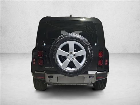 Used 2024 Land Rover Defender 110 X-Dynamic SE image 6