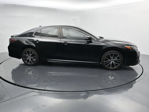 Used 2022 Toyota Camry SE FWD image 9