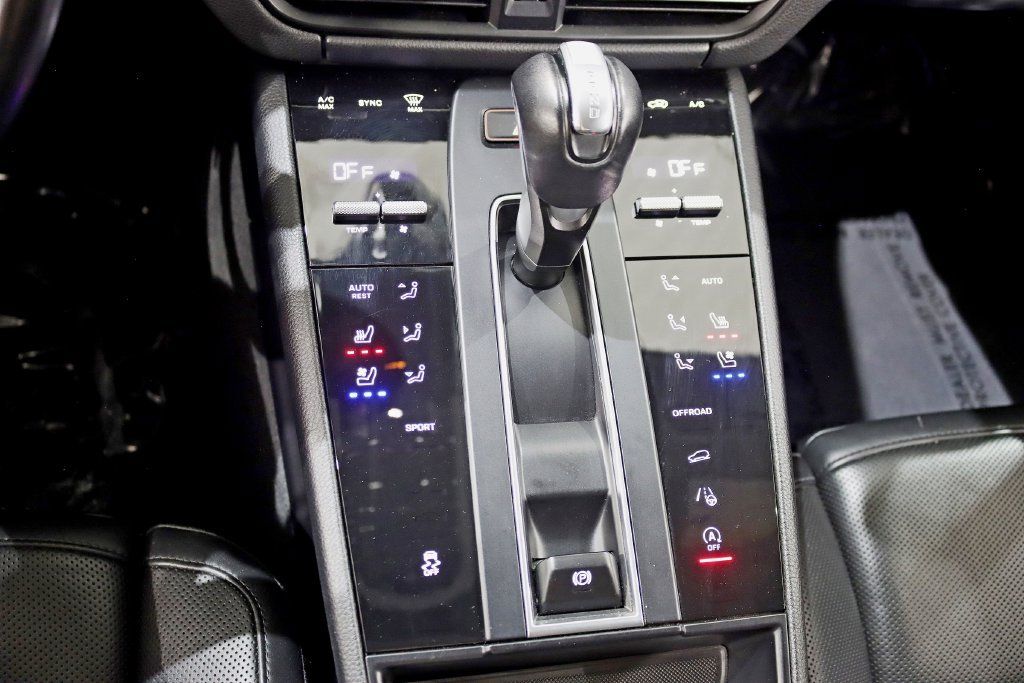 Used 2022 Porsche Macan AWD/4WD image 21