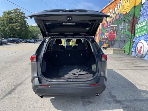 Used 2020 Toyota RAV4 LE w/ Carpet Mat Package AWD/4WD image 13