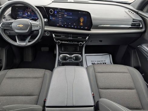 Used 2025 Chevrolet Traverse LT FWD image 11