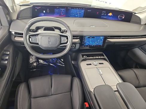 New 2025 Lincoln Navigator L Reserve AWD/4WD image 11