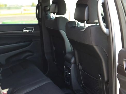 Used 2018 Jeep Grand Cherokee Laredo AWD/4WD image 35