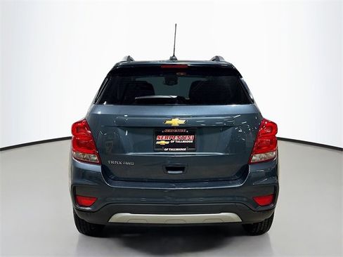Used 2022 Chevrolet Trax LT w/ LT Convenience Package image 8