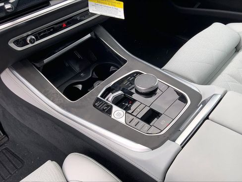 New 2026 BMW X5 xDrive40i w/ Climate Comfort Package image 7