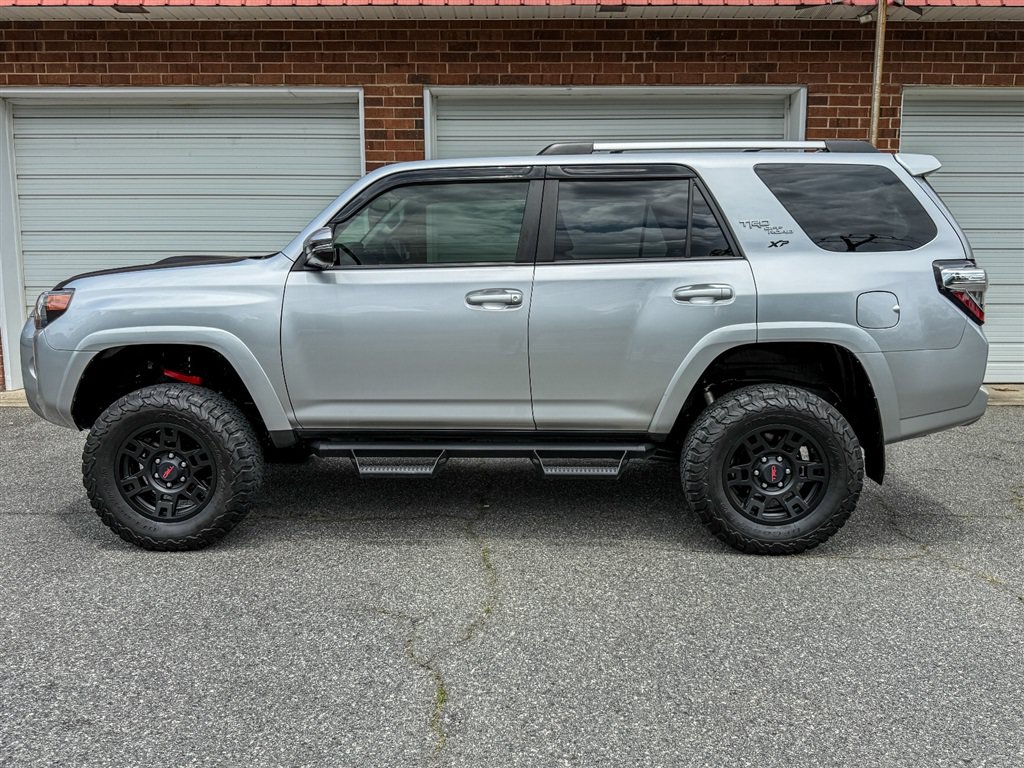 Used 2018 Toyota 4Runner TRD Off-Road Premium AWD/4WD image 20