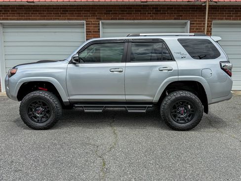 Used 2018 Toyota 4Runner TRD Off-Road Premium AWD/4WD image 20