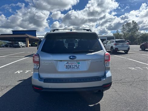 Used 2018 Subaru Forester 2.5i Touring AWD/4WD image 6