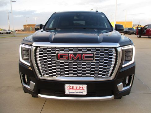 Used 2022 GMC Yukon XL Denali w/ Max Trailering Package image 8