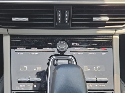 Certified 2023 Porsche Cayenne Platinum Edition AWD/4WD image 20