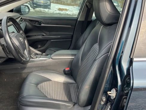 Used 2018 Toyota Camry SE image 3