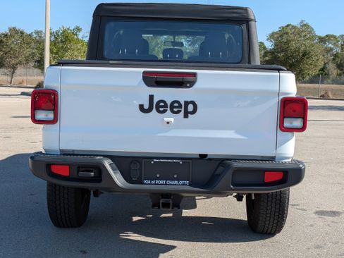 Used 2020 Jeep Gladiator Sport w/ Trailer Tow Package image 34