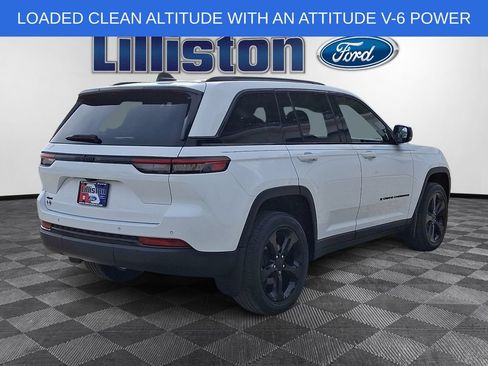 Used 2023 Jeep Grand Cherokee Altitude AWD/4WD image 4