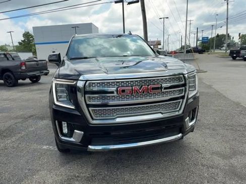 Used 2023 GMC Yukon SLT AWD/4WD image 3