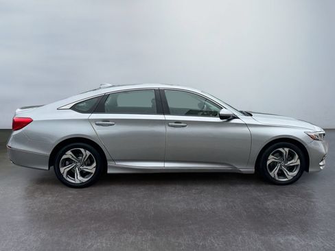 Used 2018 Honda Accord EX image 4