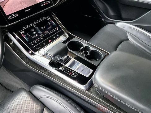 Used 2019 Audi Q8 Prestige w/ Luxury Package image 16