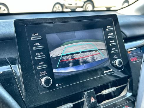 Used 2021 Toyota Camry LE image 28