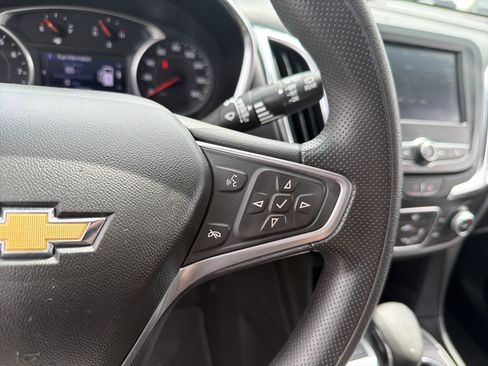 Used 2022 Chevrolet Equinox LT AWD/4WD image 16