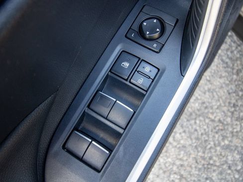Used 2020 Toyota RAV4 XLE Premium FWD image 11