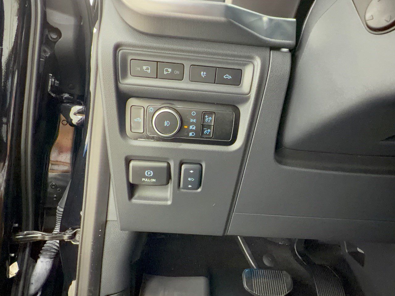 Used 2024 Ford F150 Platinum w/ FX4 Off-Road Package AWD/4WD image 31