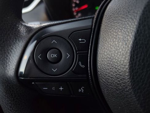 Used 2022 Toyota RAV4 XLE image 11