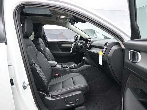 New 2025 Volvo XC40 B5 Plus w/ Protection Package Premier image 26