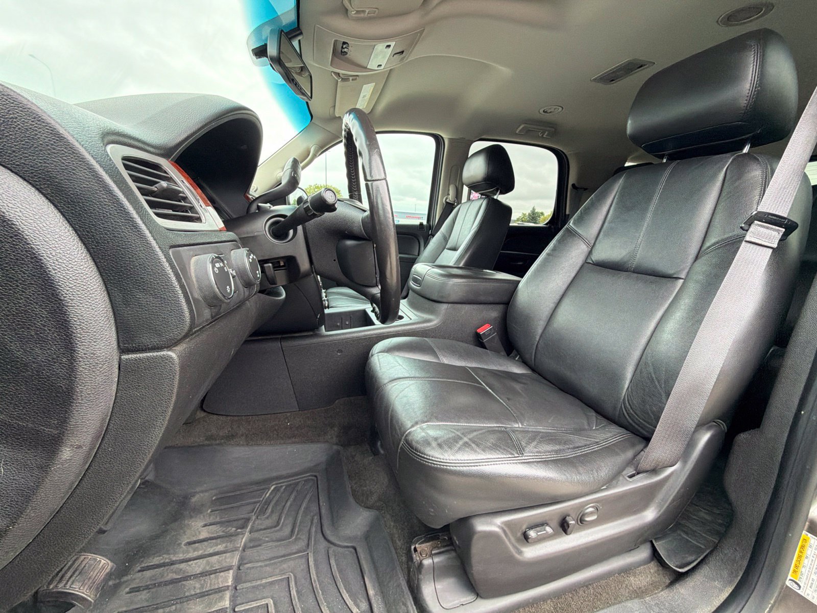 Used 2013 Chevrolet Tahoe LT w/ Luxury Package AWD/4WD image 15