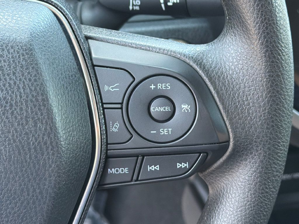 Used 2019 Toyota Camry LE w/ Convenience Package FWD image 27
