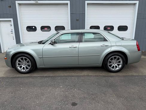 Used 2006 Chrysler 300 C w/ Sound Group II RWD image 7